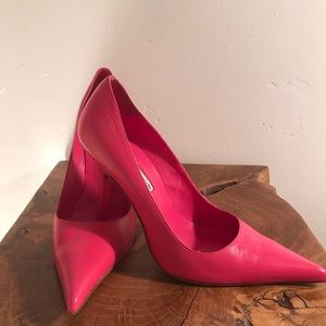 Charles David fuchsia “Primer”.